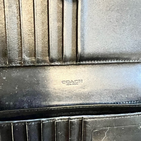 Coach wallet with tons of space - Picture 5 of 7